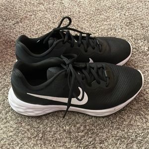 Black Nike running shoes. Size 8 woman’s, regular fit.